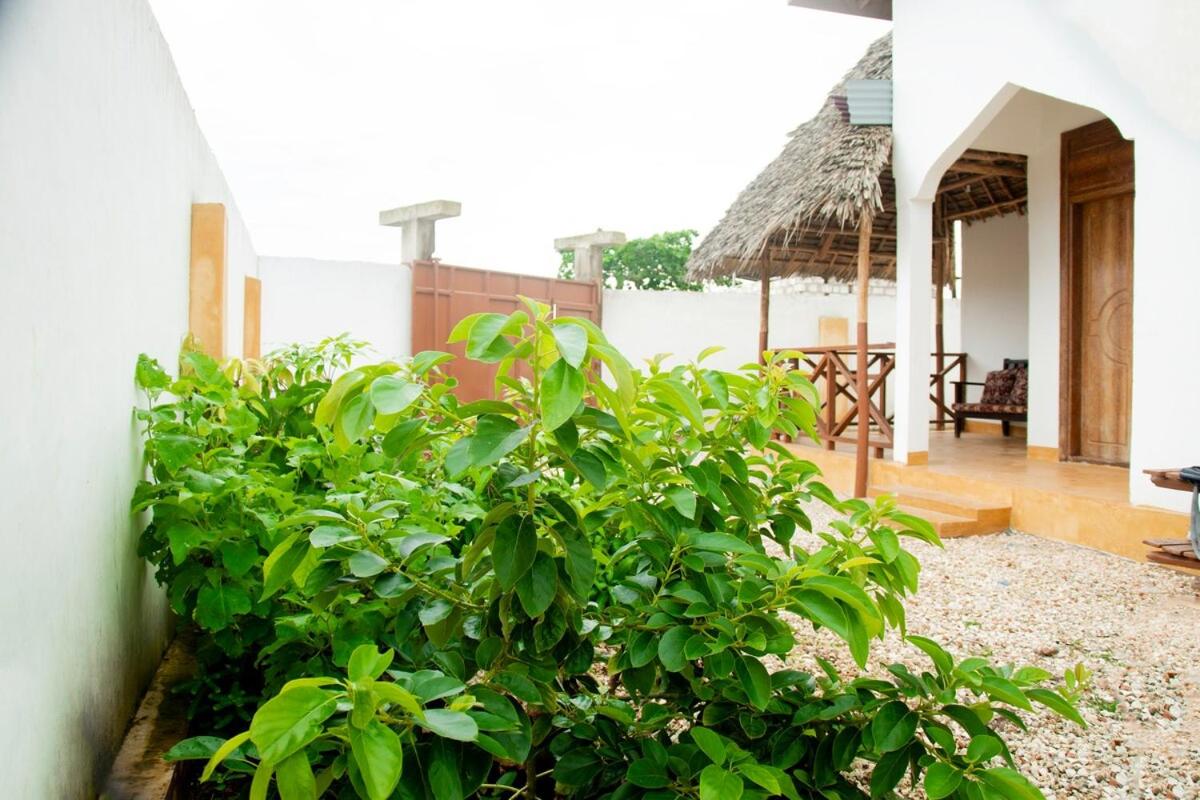 Zanzibar Asilia House - Bed and Breakfast Kinyasini
