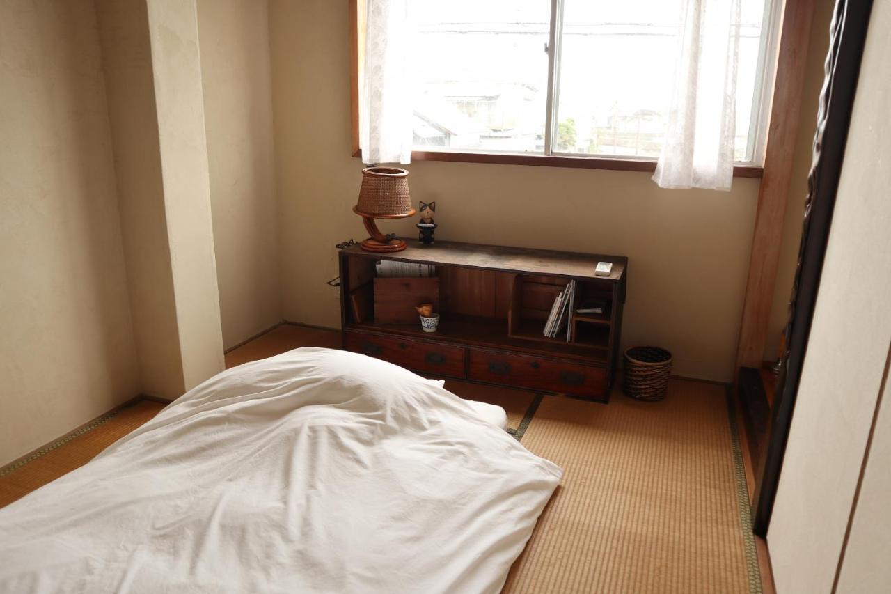 Single Room with Shared Bathroom