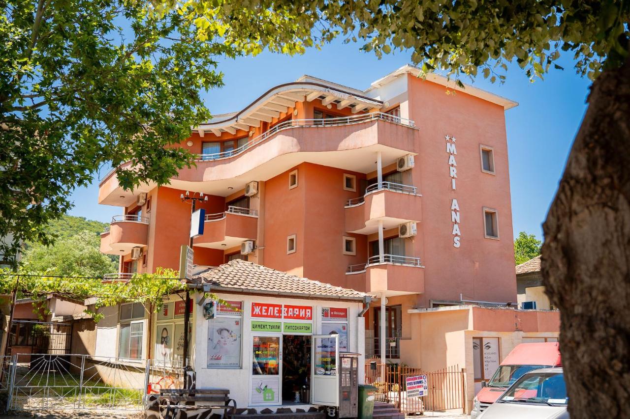 Marianas Guesthouse - Bed and Breakfast Obzor