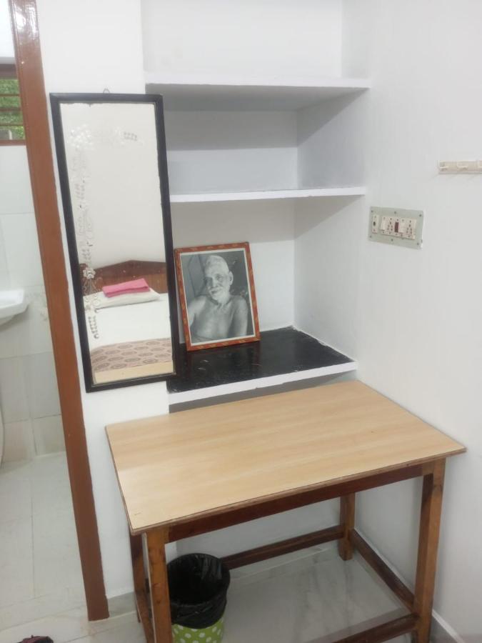G Shankara guest house - B&B