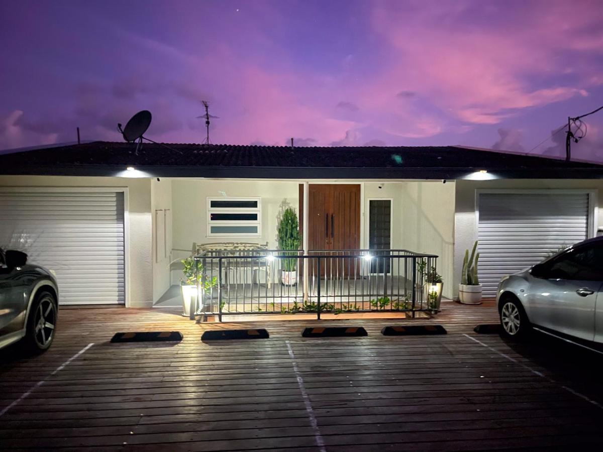 THE PENTHOUSE - Spectacular Views of the Bay, and the Ocean! Only 150m to Shaws Bay - Bed and Breakfast East Ballina