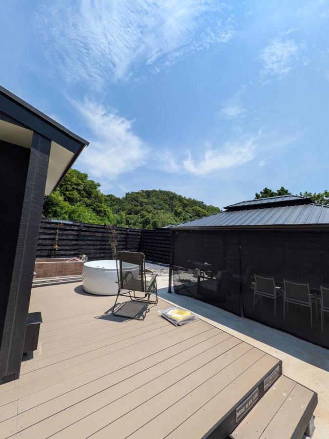 一棟貸切宿 藤右衛門 最大16名 屋内バーベキュー サウナ 露天風呂 ジャグジー付 和モダンラグジュアリー邸宅 - B&B