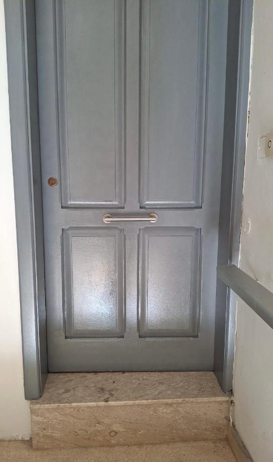 Fleur de Mai Apartment with Terrace - Ferienwohnung Il-Gżira