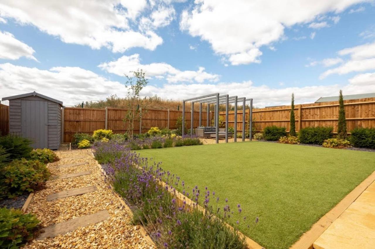 Modern Double bedroom Near Wellingborough station - B&B Finedon