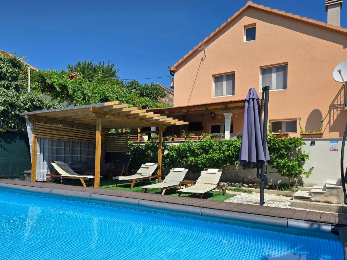 Holiday house LUMA - B&B Hrvace