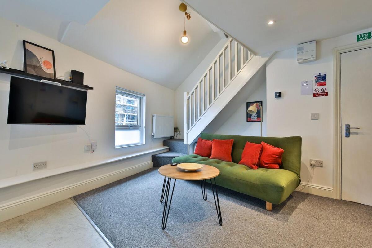 Cozy Mezzanine Flat In Vibrant Canton - Chambres d’hôtes Cardiff