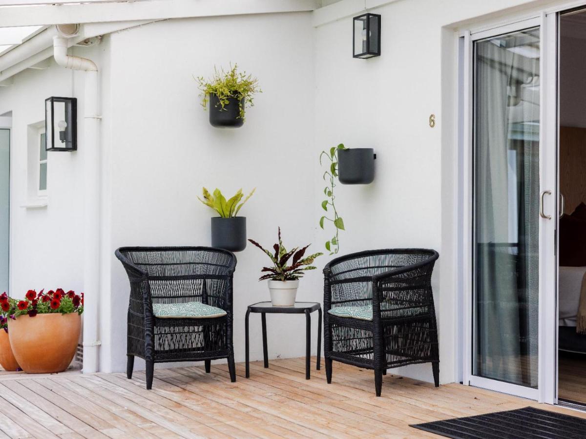 Whispering Oaks Guest House - B&B