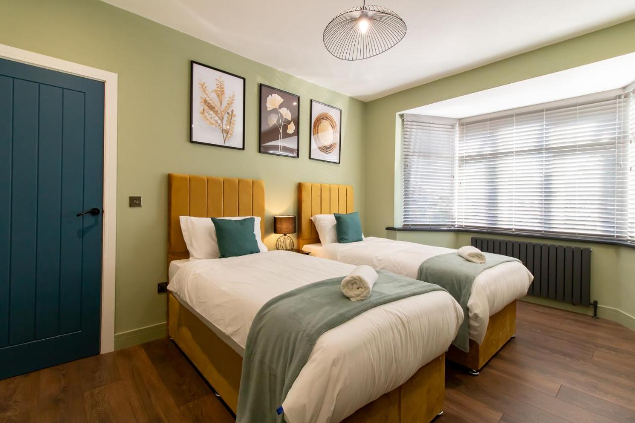 Large 3-Bed House Perfect for Groups Sleeps 6 - Bed and Breakfast Elswick