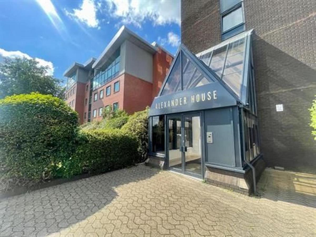 Trendy Apt in the Heart of MCR - B&B