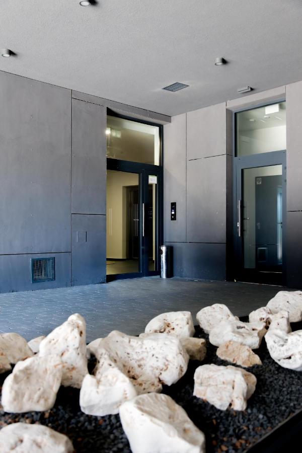Luxury City-Center Apartment in Bratislava - Parking Included - Chambres d'hôtes Bratislava