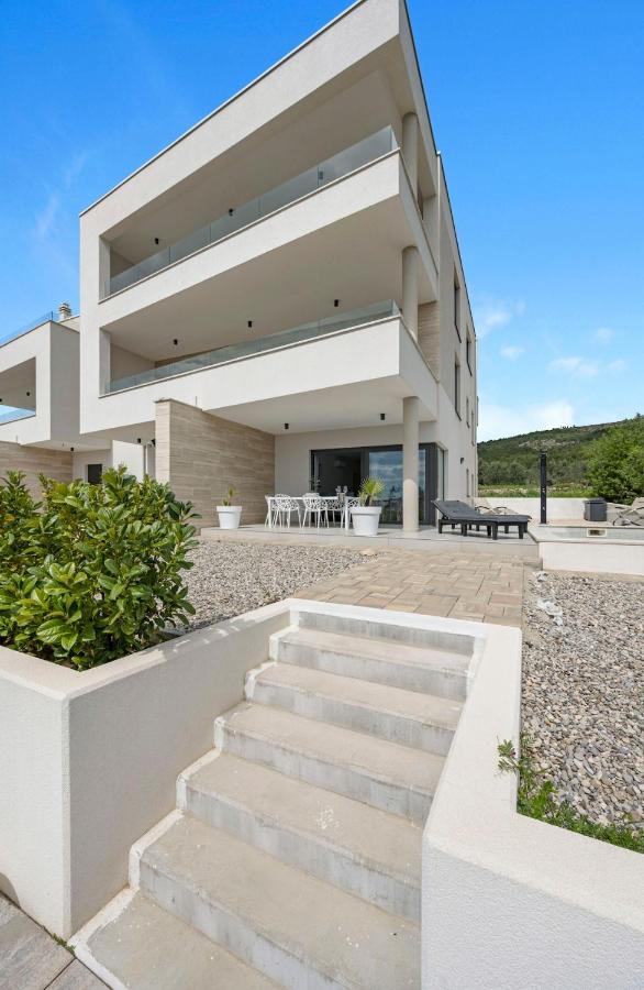 Apartment Maslina mit privatem Salzwasserpool - Bed and Breakfast Tribunj