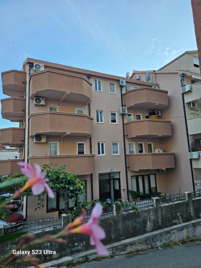 Apartmani Alexandra - B&B