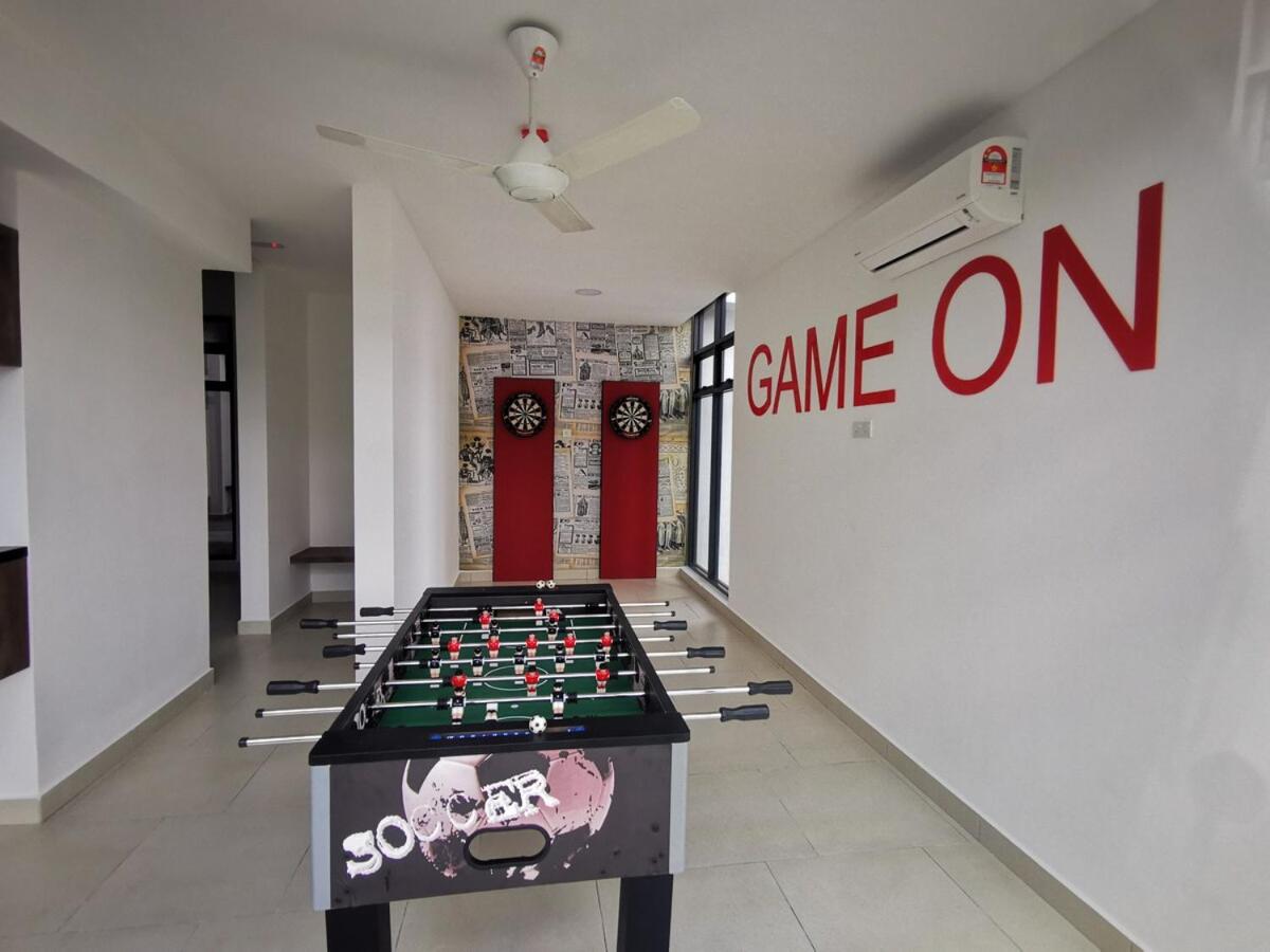 Astetica5 4BR Spacious Home w Netflix WiFi - B&B Serdang