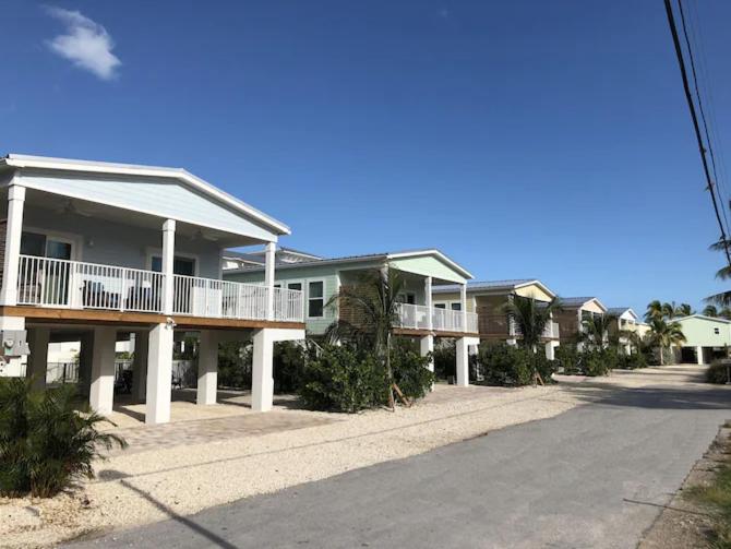 #5Beautiful 4 Bed 3 Bath Pool Home w Free Dock - B&B Marathon