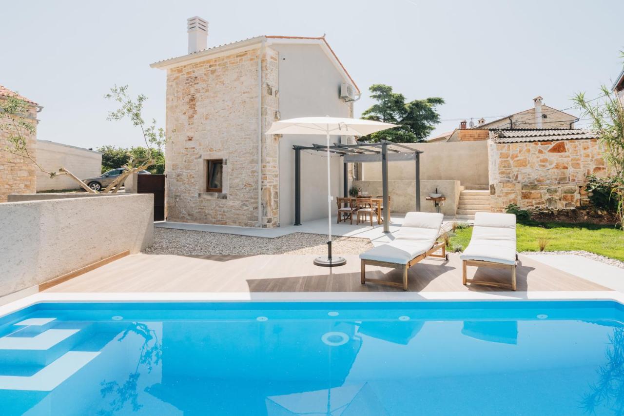 Heritage New Stone Villa Allegra - Private Swimming Pool & Garden - B&B Valtura