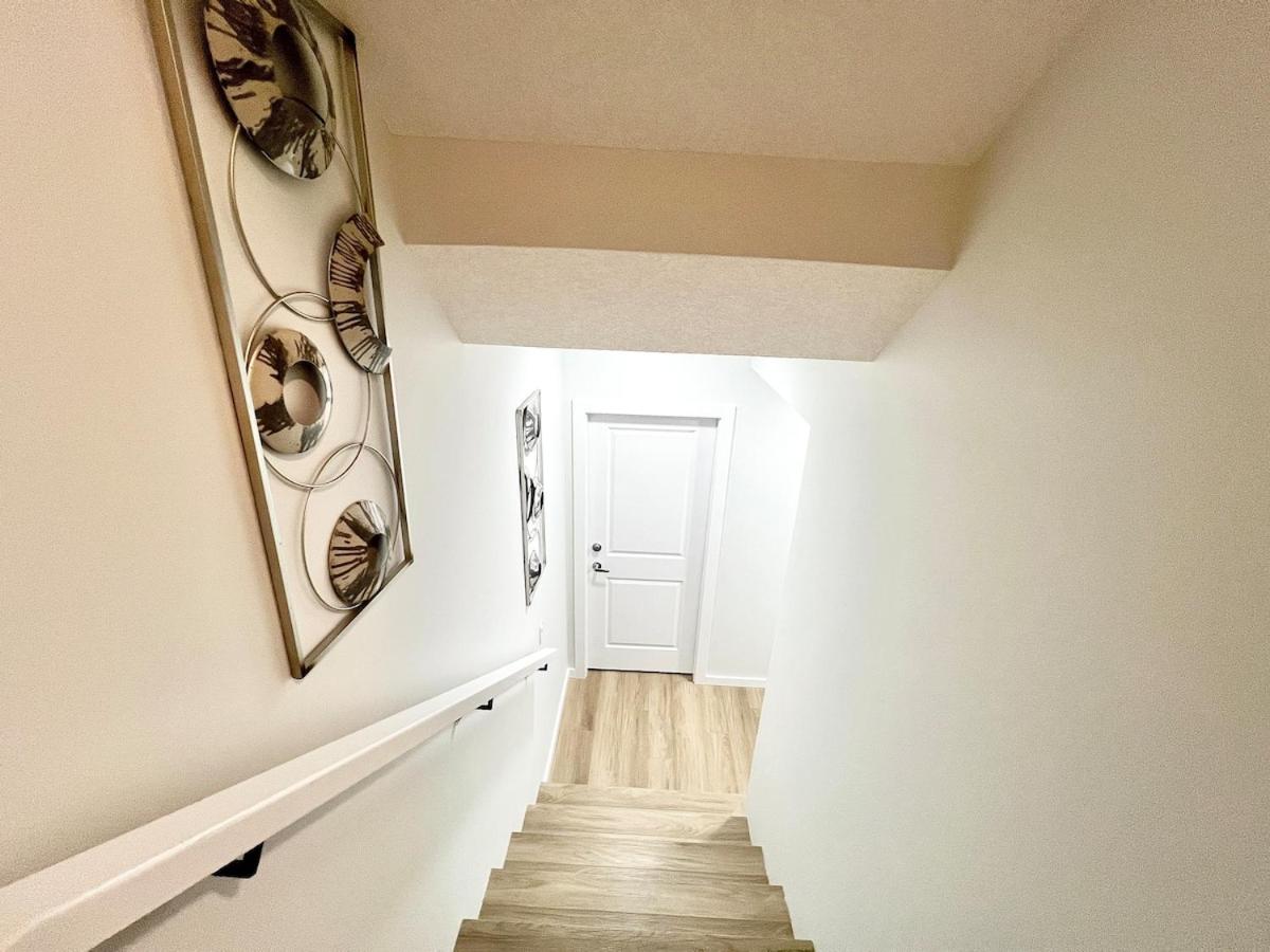 Cozy 2-BR Suite Close to WEM - Bed and Breakfast Edmonton