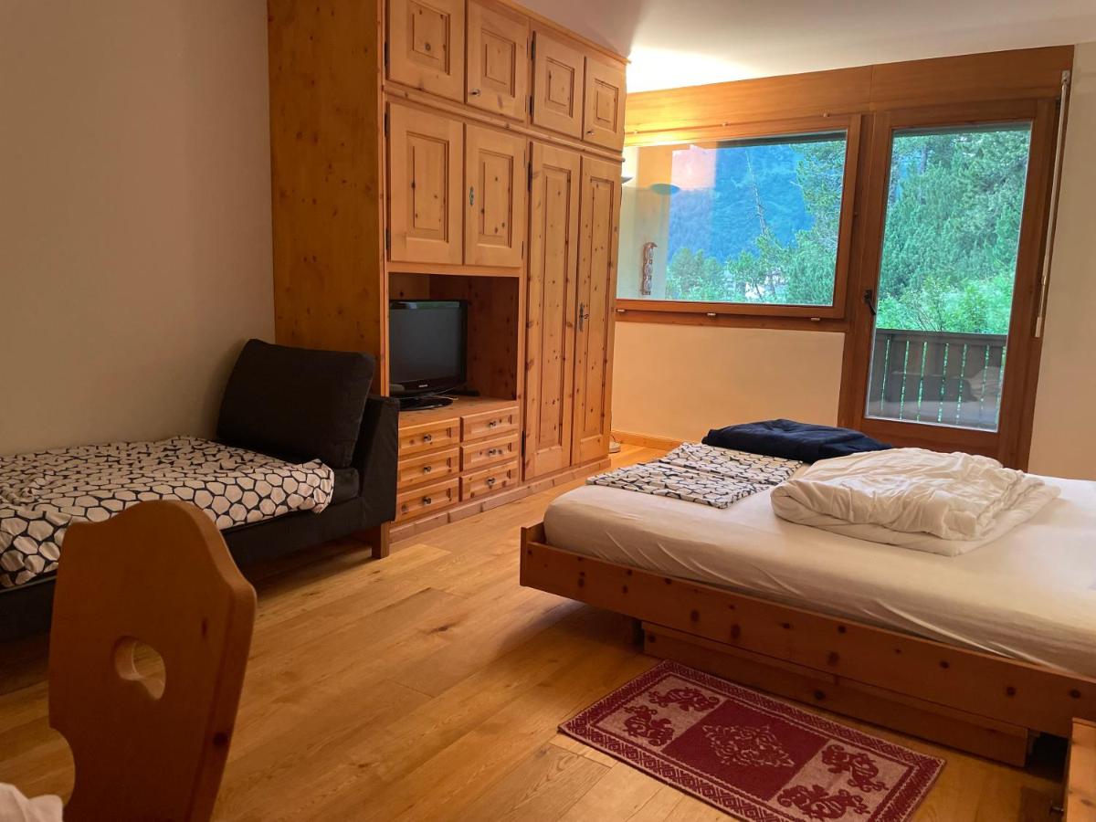 Two-Bedroom Deluxe Apartment with Balcony