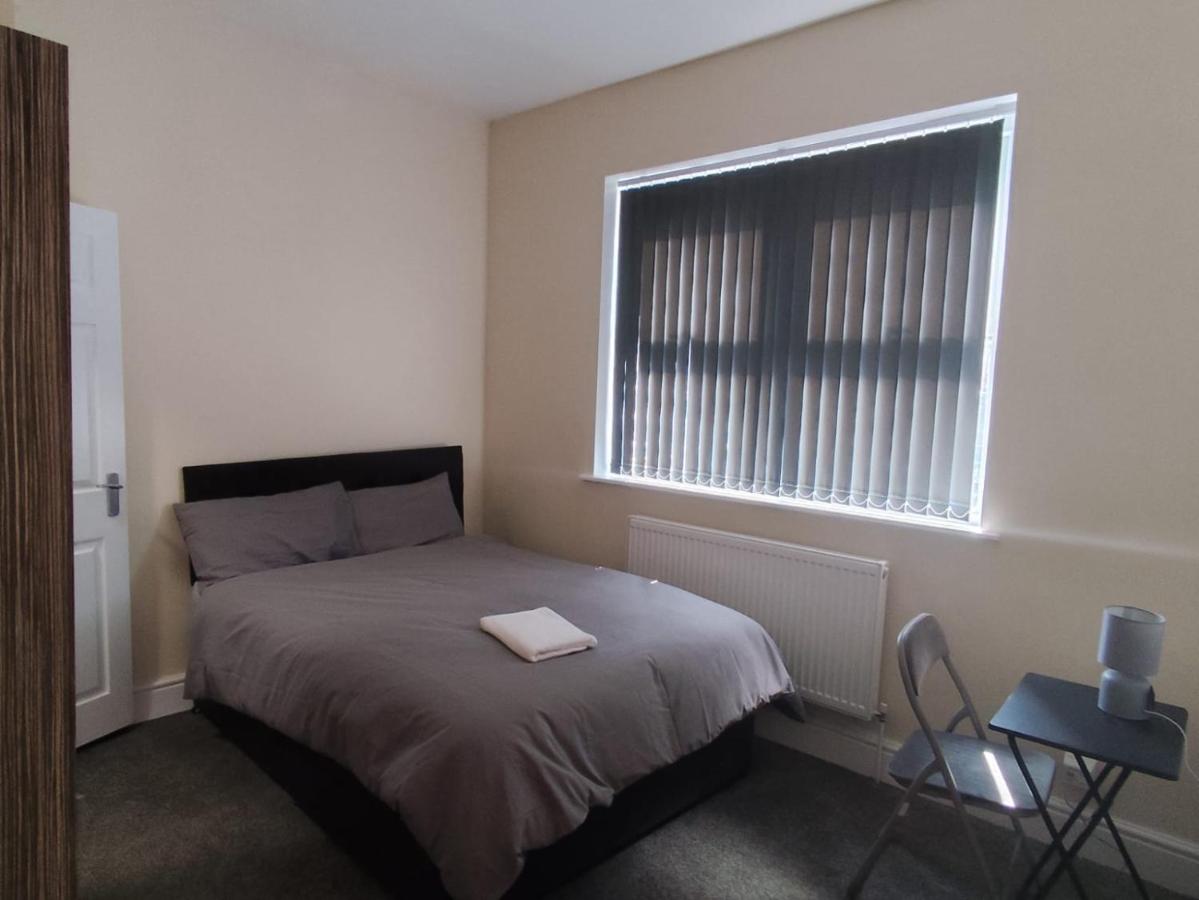 En-Suite Double-Bedroom in the Heart of Salford Manchester CR1 Perfect for Short Stays - B&B