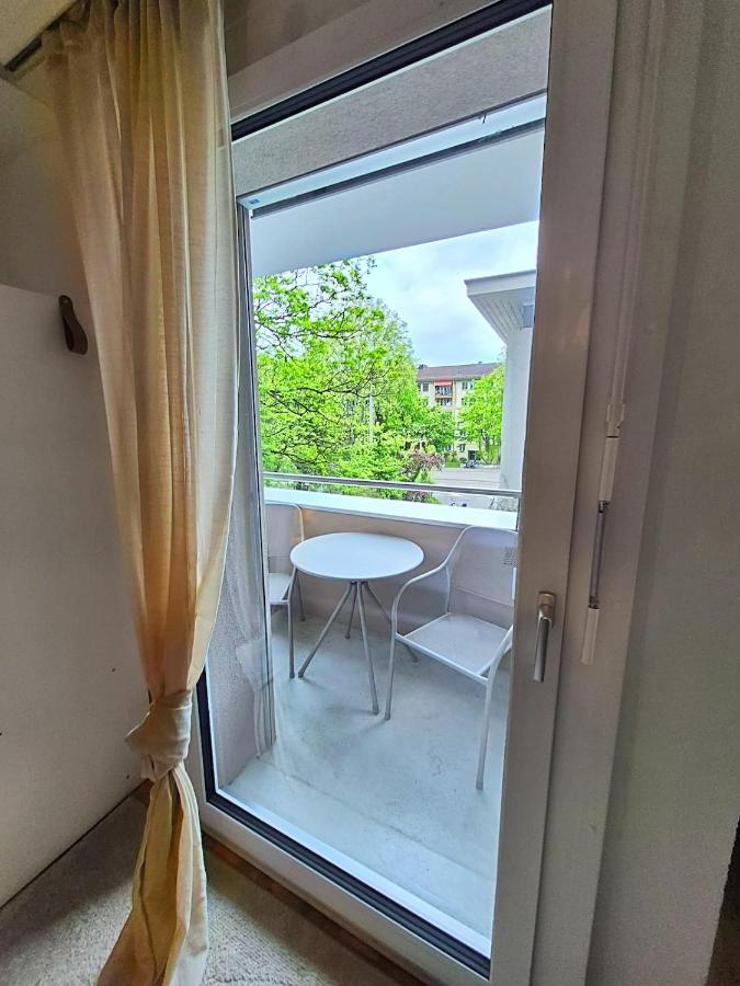 BASELiving Apartment 4- Art Basel - Bahnhof SBB - B&B