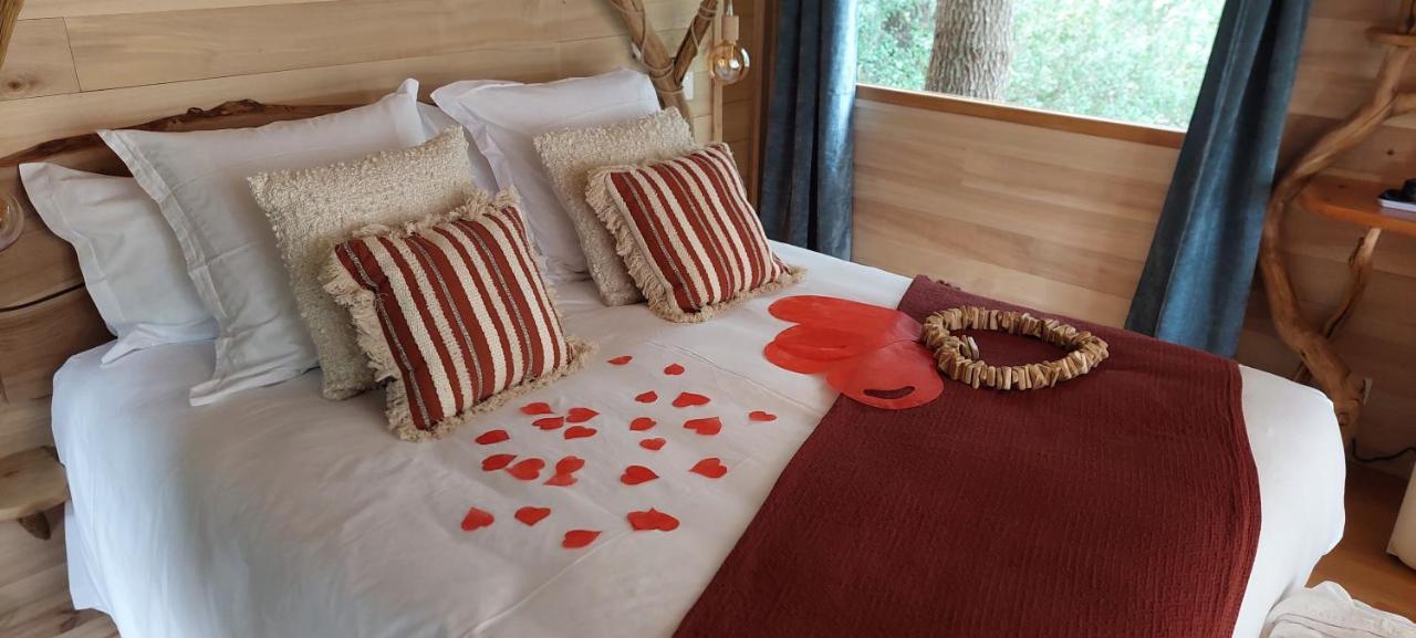 Habitación con cama grande