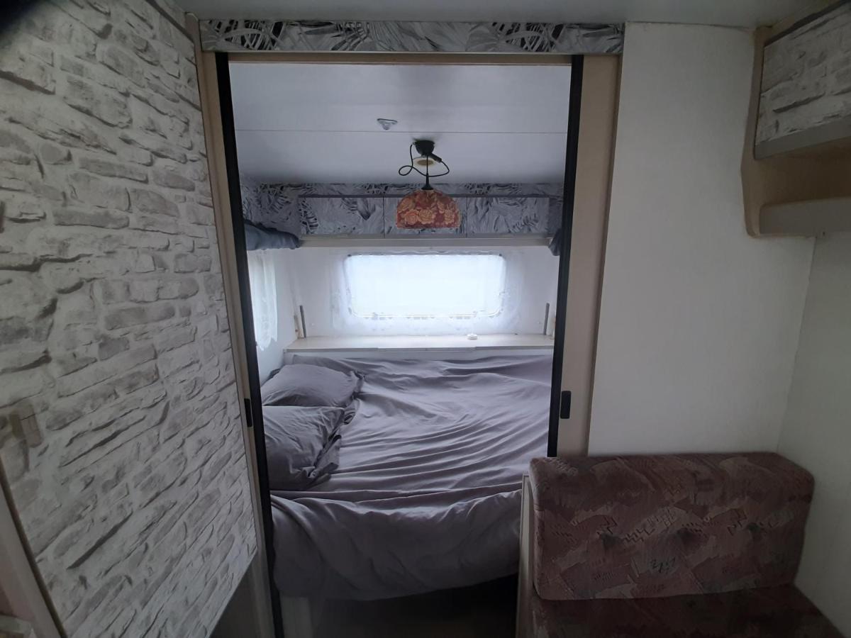 La Caravane Campagnarde 5 personnes, sur terrain privé - Chambres d’hôtes Saint-Gobert
