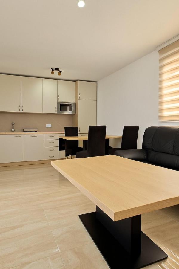 Appartamento con 2 Camere da Letto e Balcone