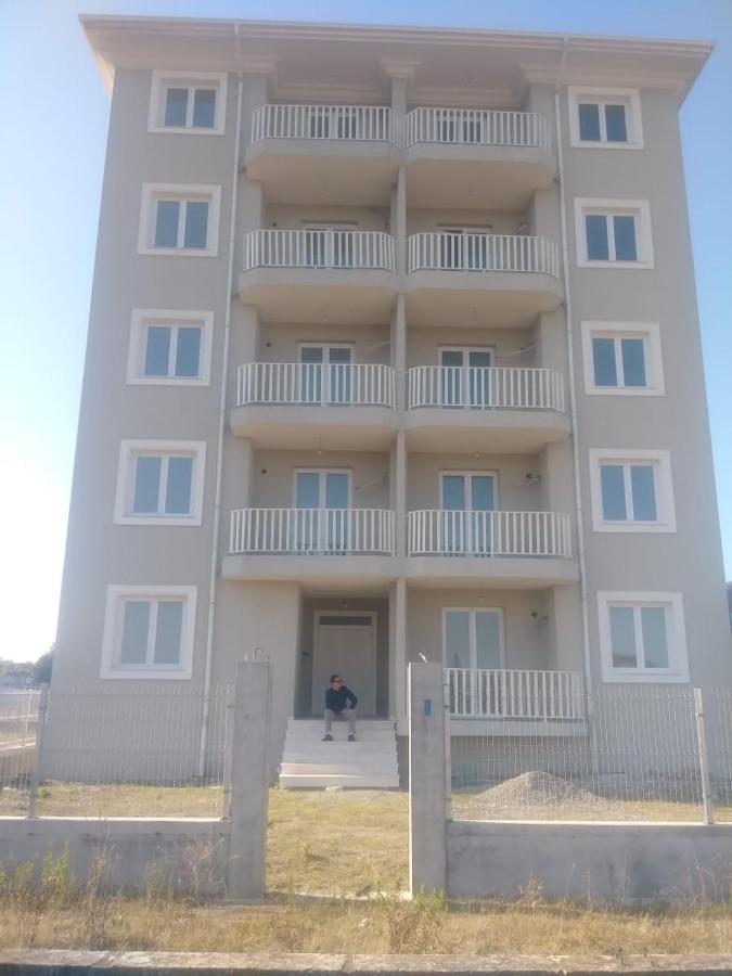 Velipoja Beach White Apartment - B&B