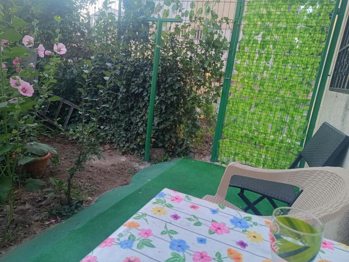 Apartament 2 camere Mangalia, parter-gradinita, 5 min de Portul Turistic - Chambres d'hôtes Mangalia