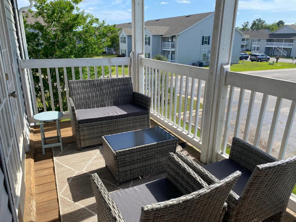 Full Condo w/ Pool & Gym, Sleeps 4 - Bed and Breakfast Gulf Shores