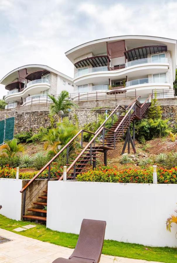 Tropical Views - Luxury Live #The Best Views #Walk to The Beach - B&B