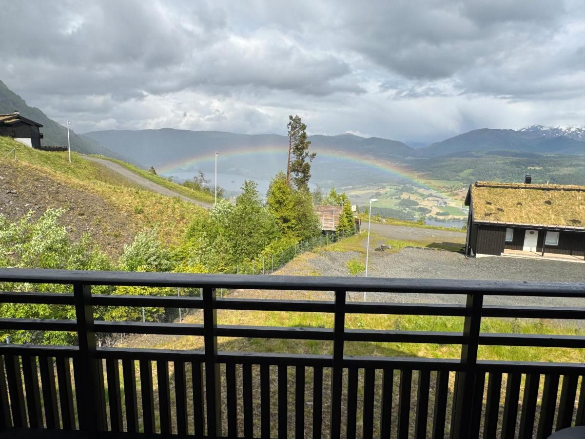 Flott leilighet på Voss i Tråstølsvegen med 3 soverom 6 sengeplasser - B&B Skulestadmo