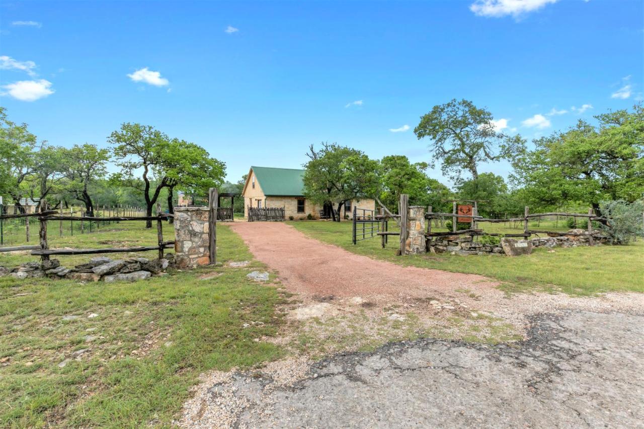 Luxury Home with Fire Pit & Hill Country Views - B&B