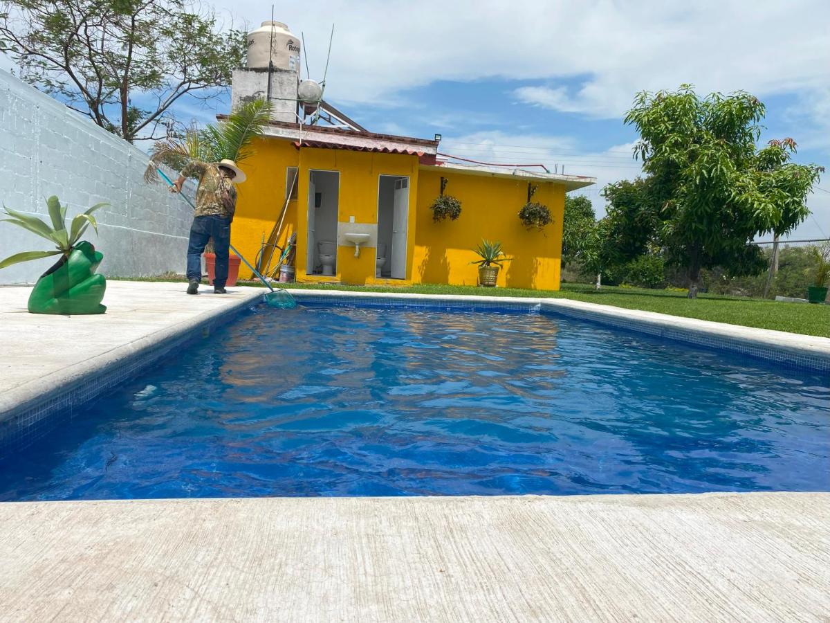 "Casa San Miguel" Alberca privada, jardín, wifi, proyector,asador a 15 min de Cuautla en Morelos - Chambres d'hôtes Tlayecac