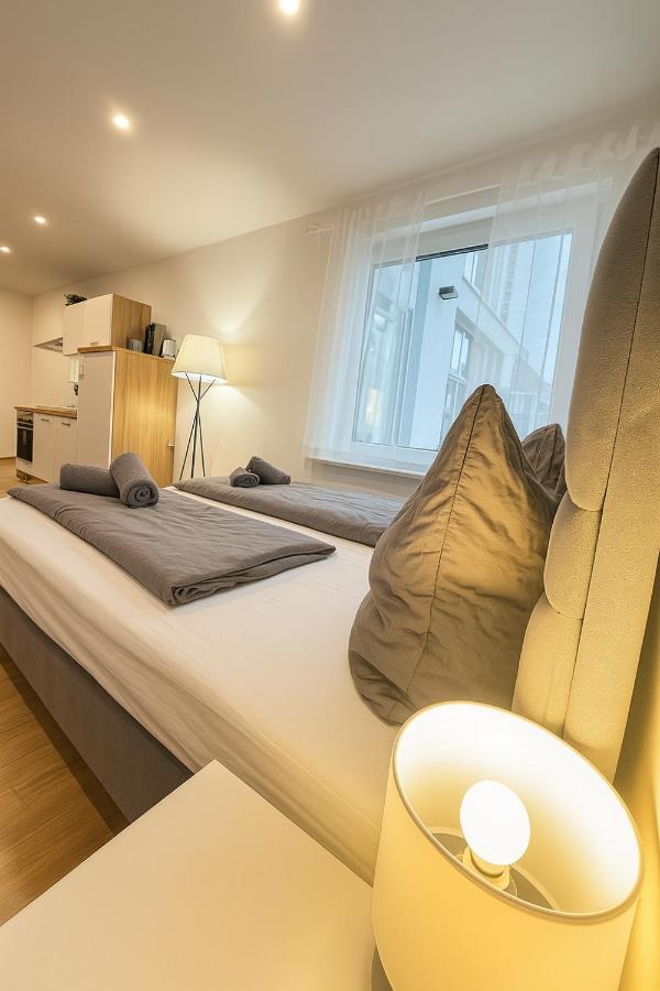 Kleines Glück Karlsruhe - Waschmaschine, SBahn, Regendusche, Fußbodenheizung - B&B Karlsruhe