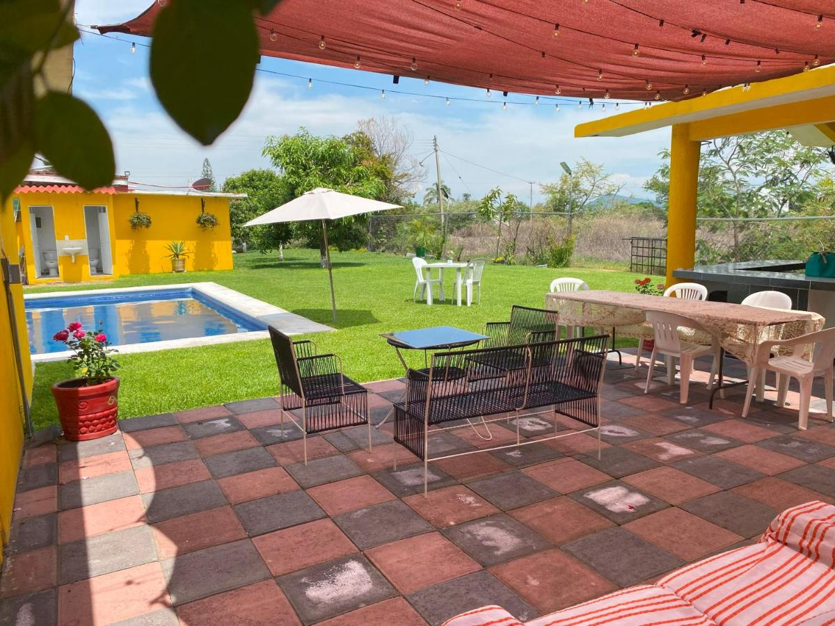 "Casa San Miguel" Alberca privada, jardín, wifi, proyector,asador a 15 min de Cuautla en Morelos - Chambres d'hôtes Tlayecac