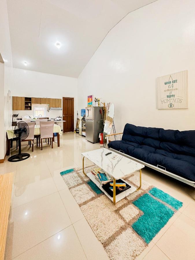 Feel at Home Gensan Wi-fi Netflix Carport Hot Shower BBQ Grill - Ferienwohnung General Santos
