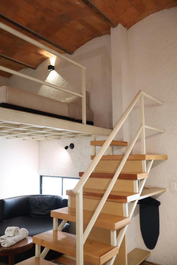 Studio - Split Level