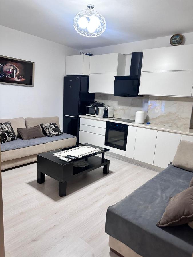 Apartament Arena 2 - Ferienwohnung Elbasan