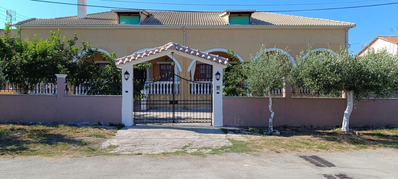 Tria Liodendra Corfu - B&B