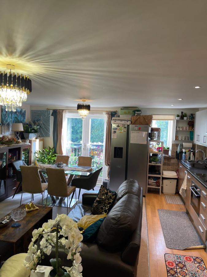 Private Room in Cozy Shared Apartment - B&B