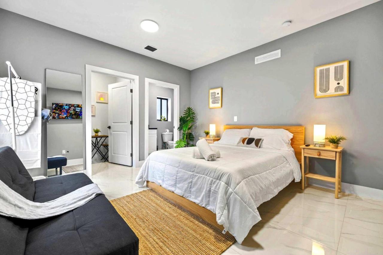 Comfy Retreat Studio w Kitchenette - 15min to Wynwood - B&B Miami