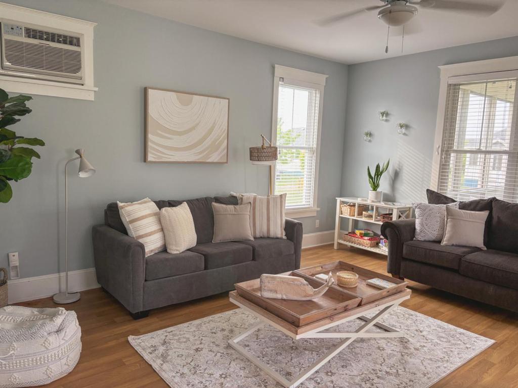 Magnolia Moon Cottage at East Lake Shores - B&B