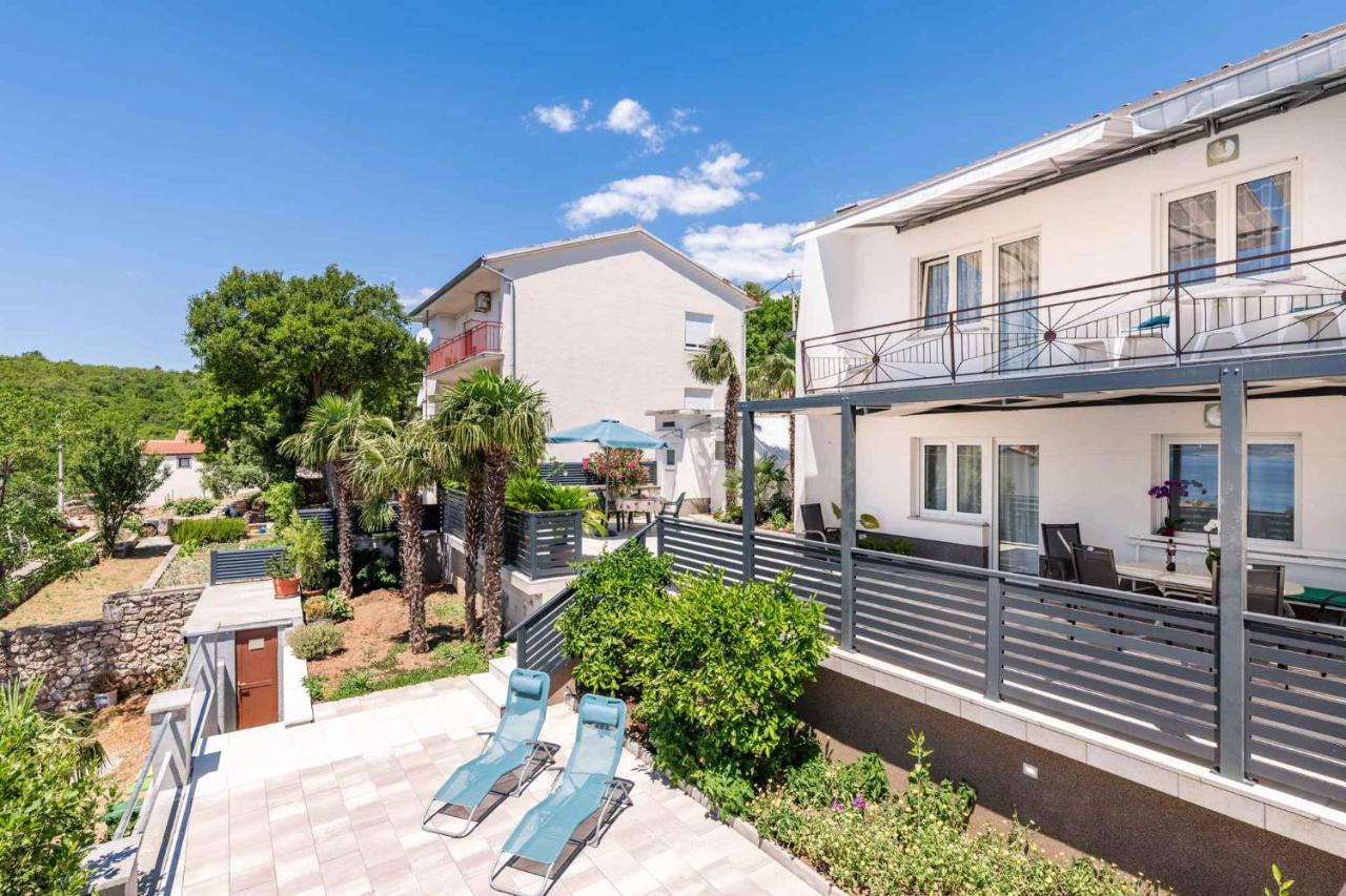 Apartment in Novi Vinodolski 15377 - B&B