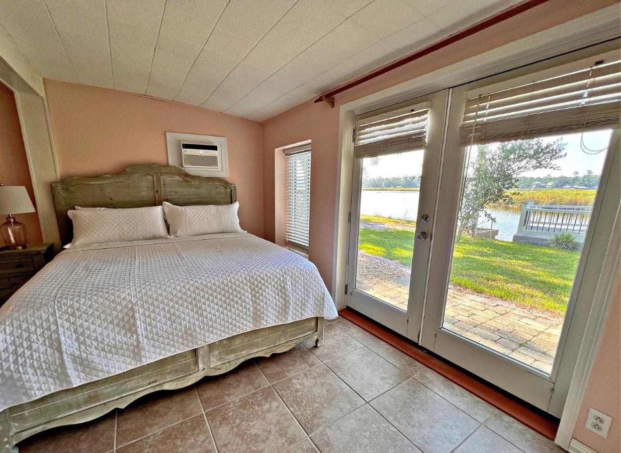 Porpoise Pass - B&B