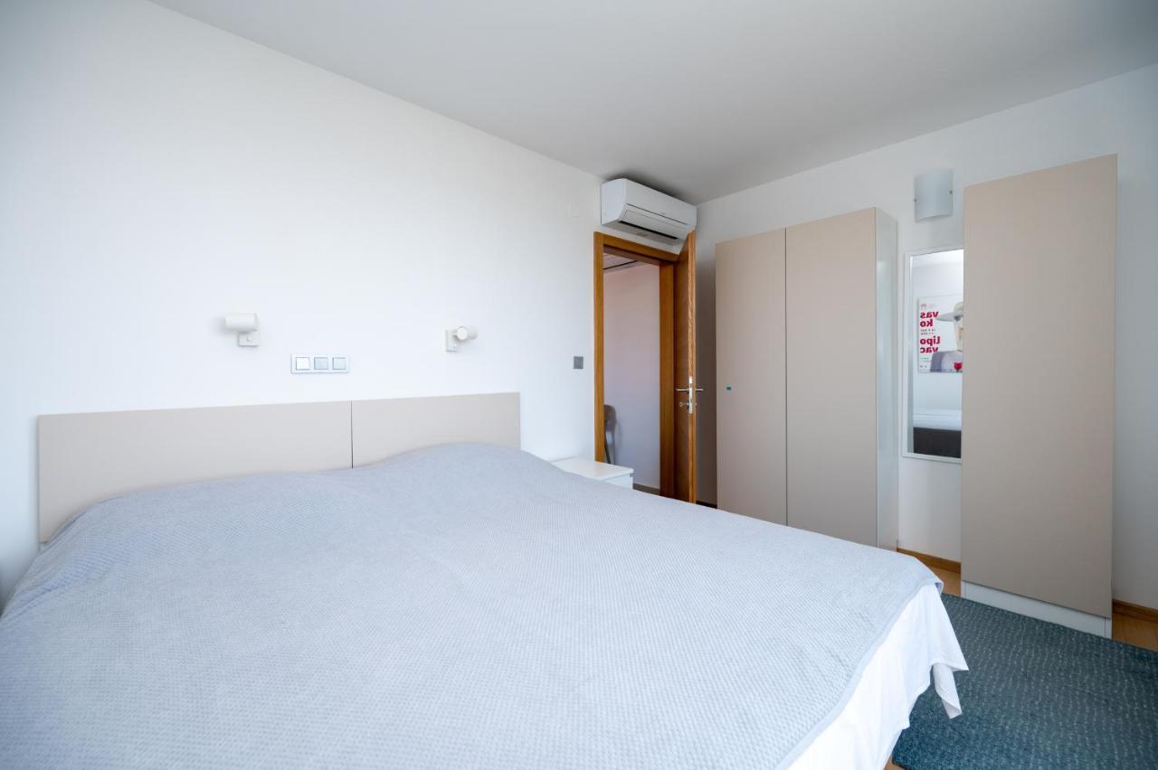 One-Bedroom Apartment with Balcony