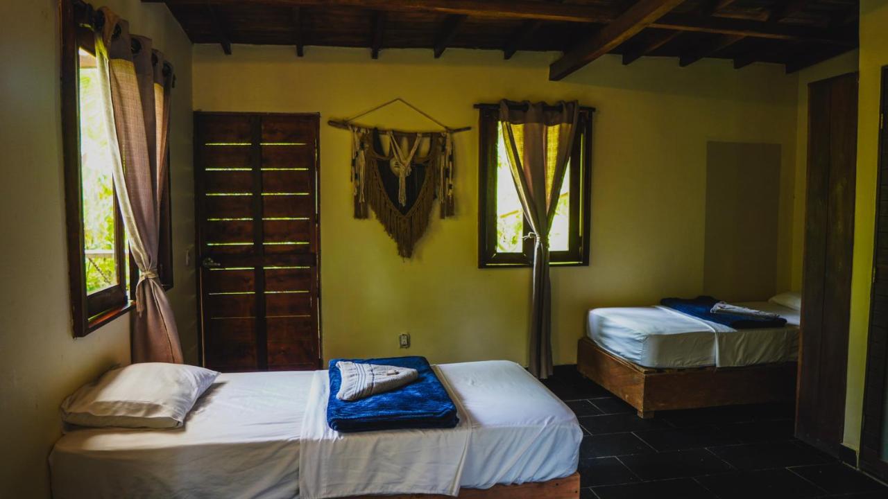 Cama en habitación compartida con 4 camas