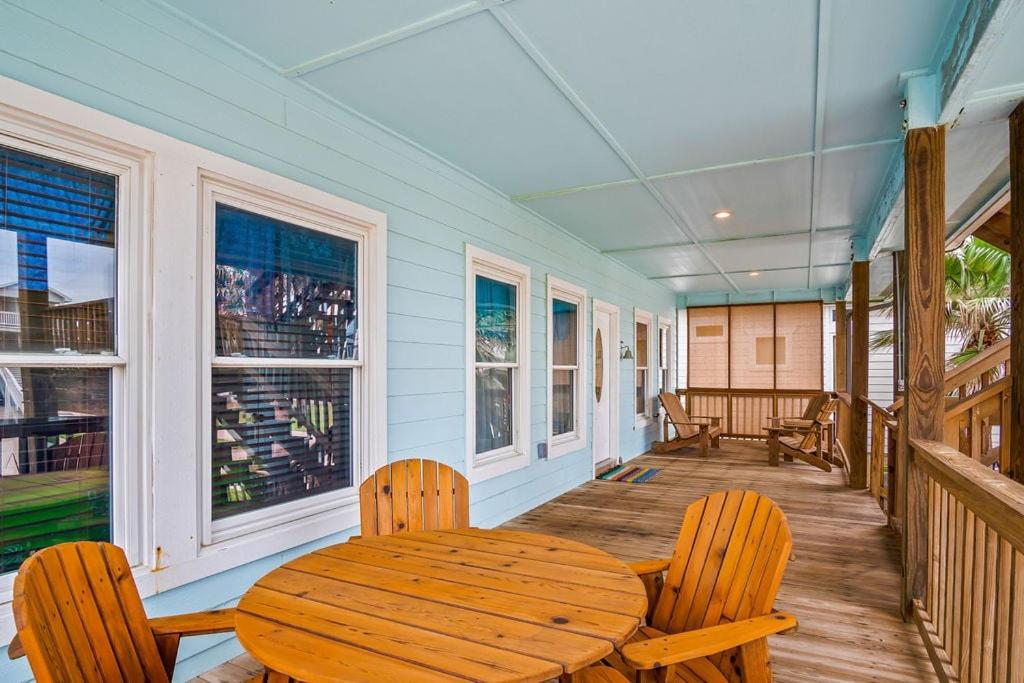 Casa Playa - Ocean views!! Boardwalk to the Beach! - B&B Port Aransas