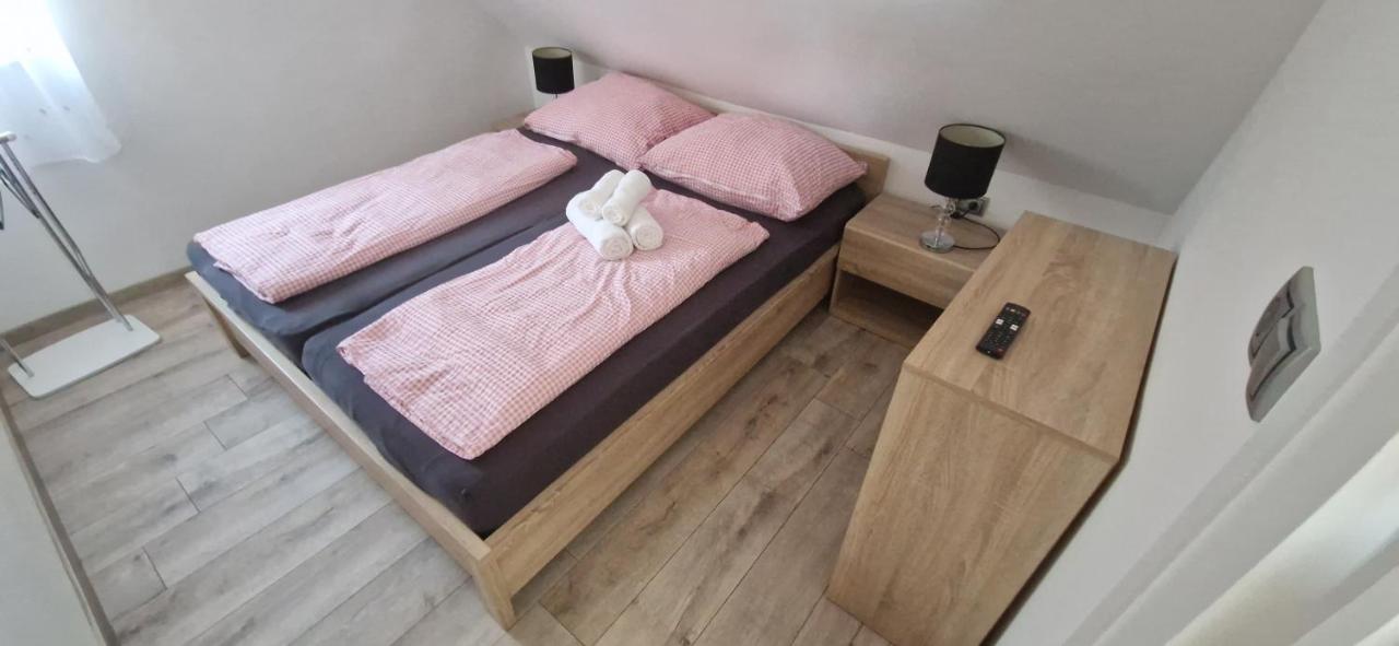 Rozmaring Apartman Csopak - B&B Csopak