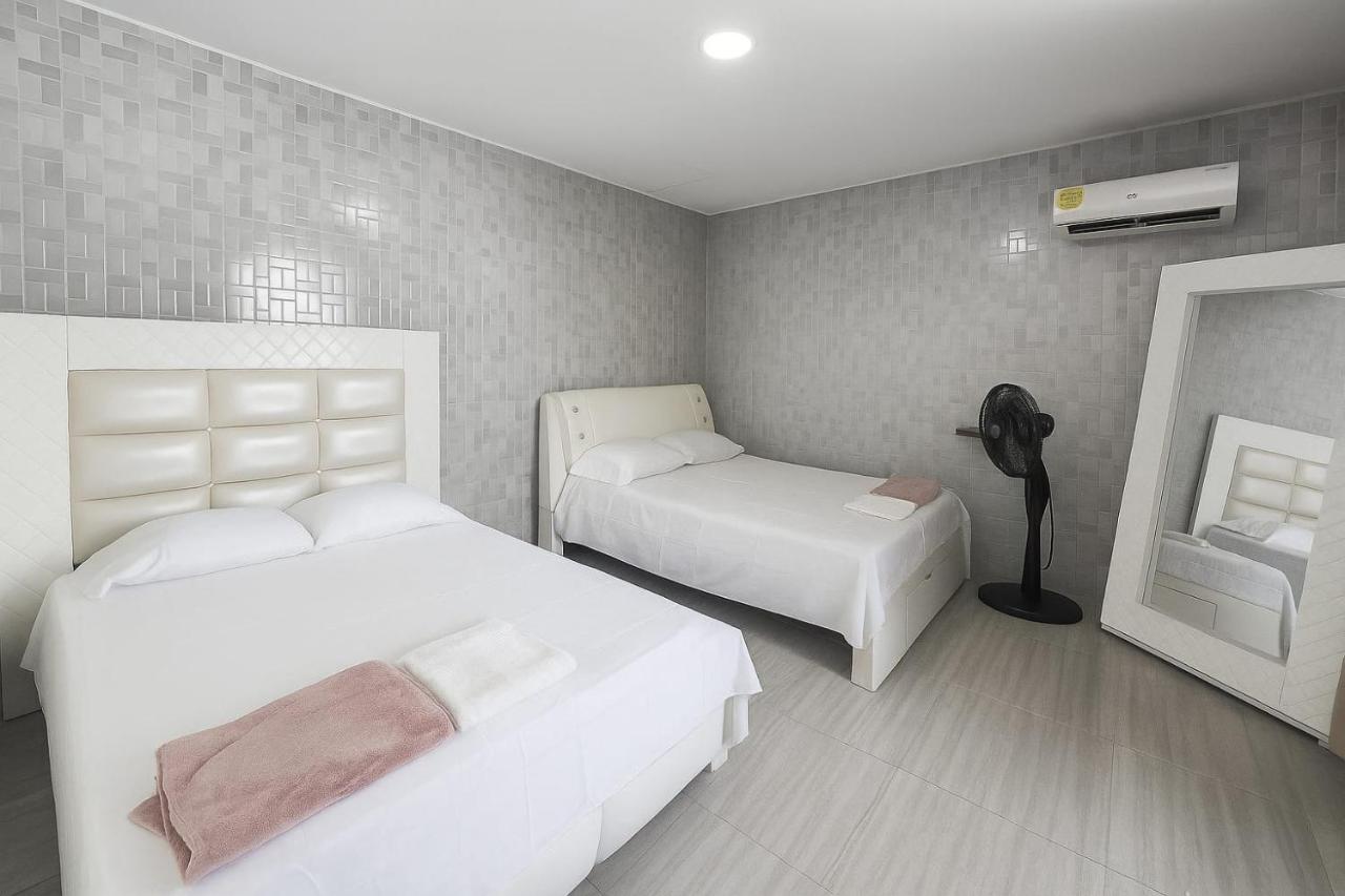 Casa con piscina cerca al aeropuerto - B&B Malambo