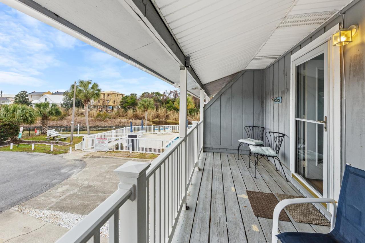 Short Walk to The Beach! Community Pool! Sleeps 6! - B&B Laguna Beach